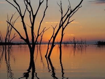 coucher de soleil sur le lac Kariba