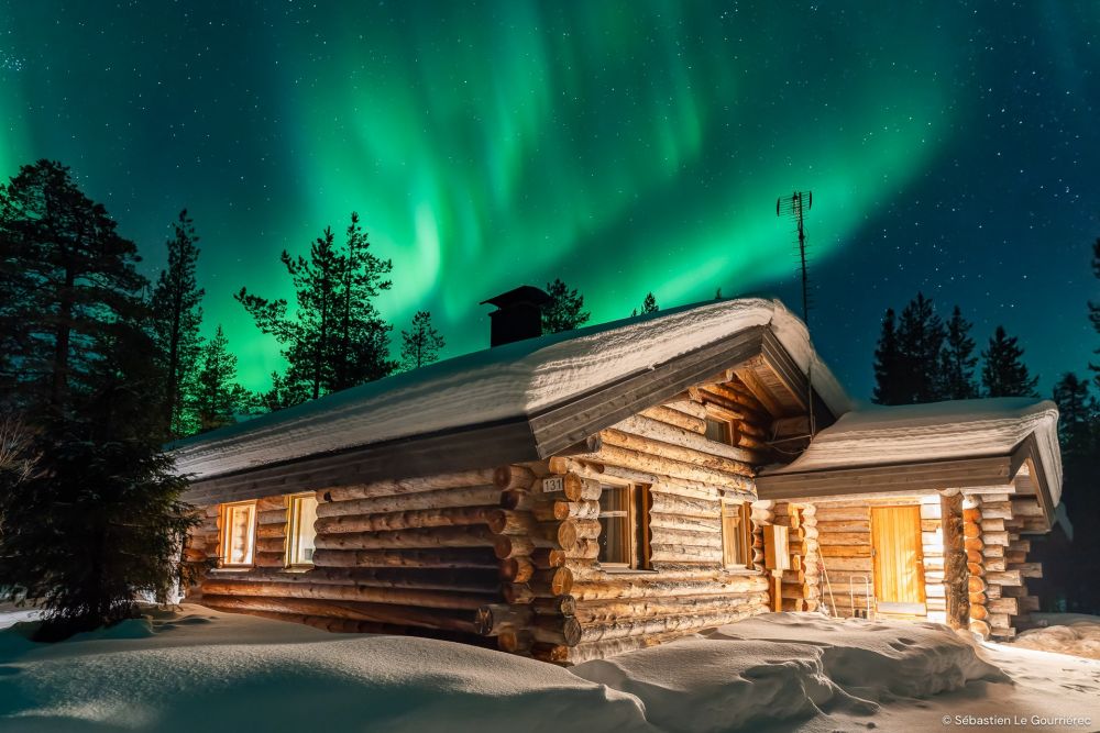 Le Chalet sous les aurores boréales